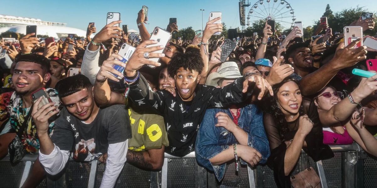 Netflix’s ‘Trainwreck’ Trio Takes Over Streaming Chart as Audiences Discover the Truth of the Real-World Tragedies