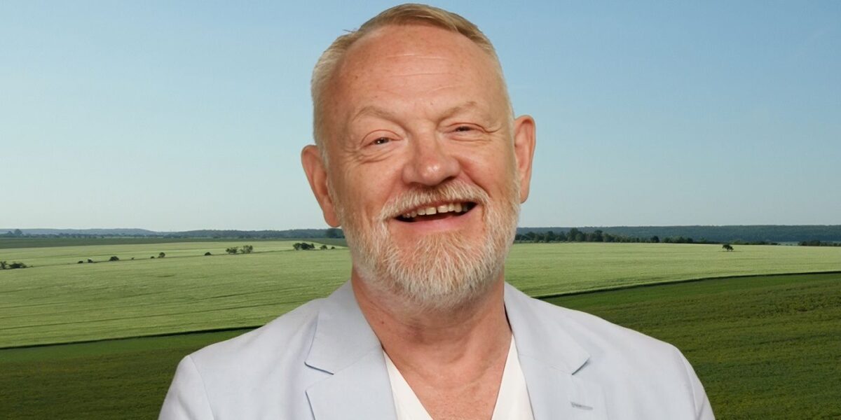 ‘Foundation’s Jared Harris Explains How Season 3 Is “Breaking New Ground” on the “Fringes of Science”