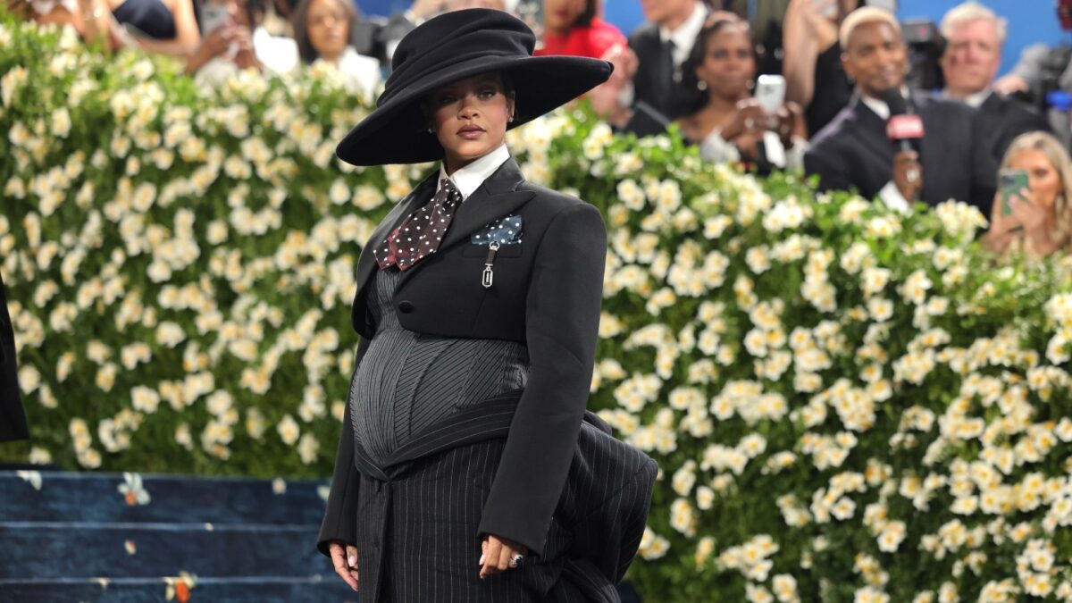 Rihanna to Release ‘Friend of Mine’ for ‘Smurfs’ Soundtrack