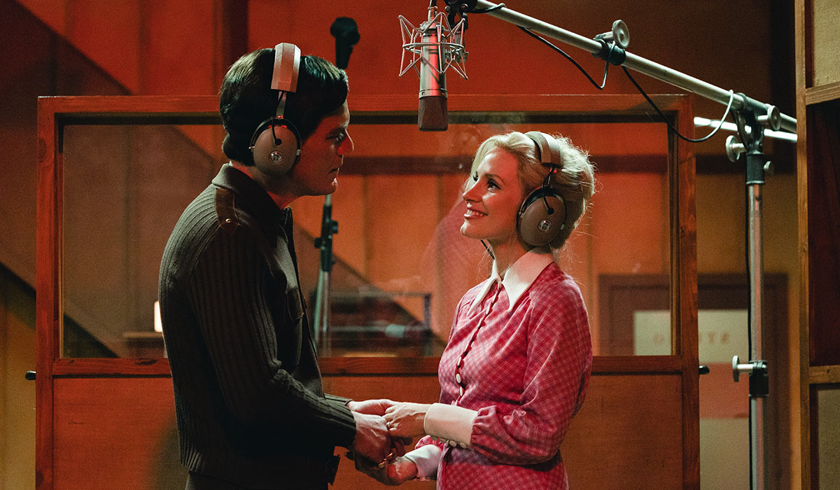 Jessica Chastain Sings Stand By Your Man In New Trailer