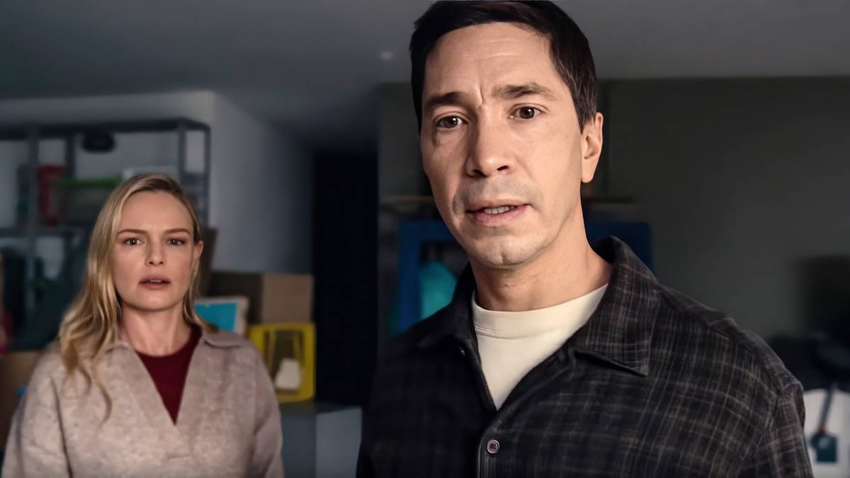 Real-Life Couple Justin Long and Kate Bosworth Have Tons of Fun in a Creature Feature That Plays It Too Safe
