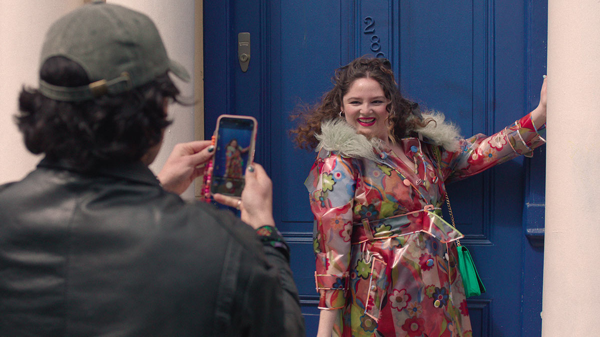 Meg Stalter Stars In Lena Dunham’s New Netflix Romantic Comedy Series; Andrew Scott, Kit Harington & More Guest Star